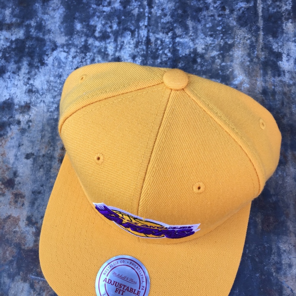 Los Angeles Lakers Snapback Hat
Mitchell & Ness - Picture 2 of 4